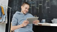 Kecanduan Game Online Parah, Siswa SMP Dibina di Barak Militer: Solusi Ekstrem atau Langkah Tepat?
