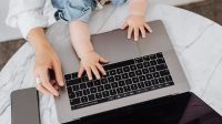 Laptop Hybrid vs Tablet: Mana yang Terbaik untuk Kebutuhanmu? Panduan Lengkap 2024