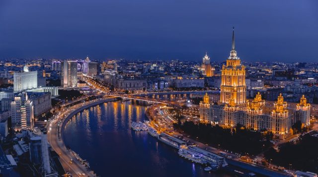 Moskow Lumpuh: Serangan Drone Ukraina Paksa Penutupan Seluruh Bandara – Analisis Mendalam