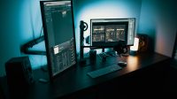 Quantum computing merupakan suatu paradigma komputasi yang berbeda dengan komputer klasik, yang secara tradisional menyimpan informasi