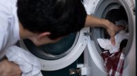 Studi Mengungkap: Mesin Cuci Rumahan Kurang Efektif Basmi Bakteri di Pakaian Nakes!