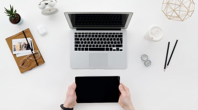 Laptop dan Tablet Hybrid: Panduan Lengkap Memilih yang Terbaik untuk Kebutuhan Anda