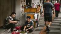 Pasar Berguncang: Drama Politik dan Negosiasi Dagang Memicu Kekhawatiran di Wall Street
