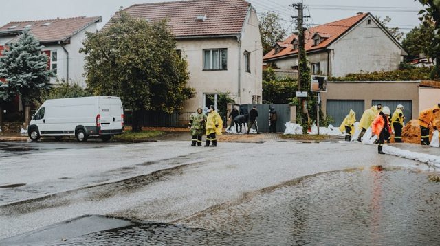 Pramono Anung Pantau Banjir Jakarta Semalaman: Ratusan RT Terdampak, Upaya Mitigasi Dikebut