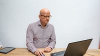 Laptop dan Tablet Hybrid: Panduan Lengkap Memilih dan Menggunakan Perangkat 2-in-1 Terbaik