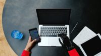 Laptop dan Tablet Hybrid: Perpaduan Sempurna untuk Produktivitas dan Mobilitas